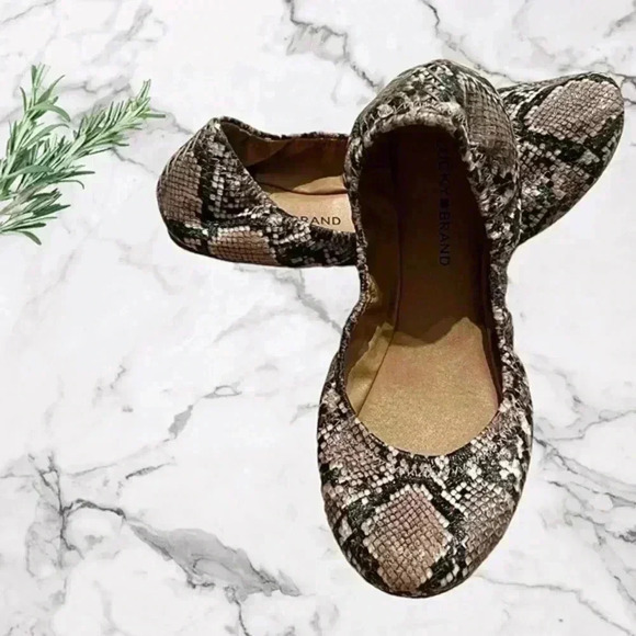 LUCKY BRAND TAN AND BROWN FAUX SNAKE SKIN FLATS - Picture 2 of 2
